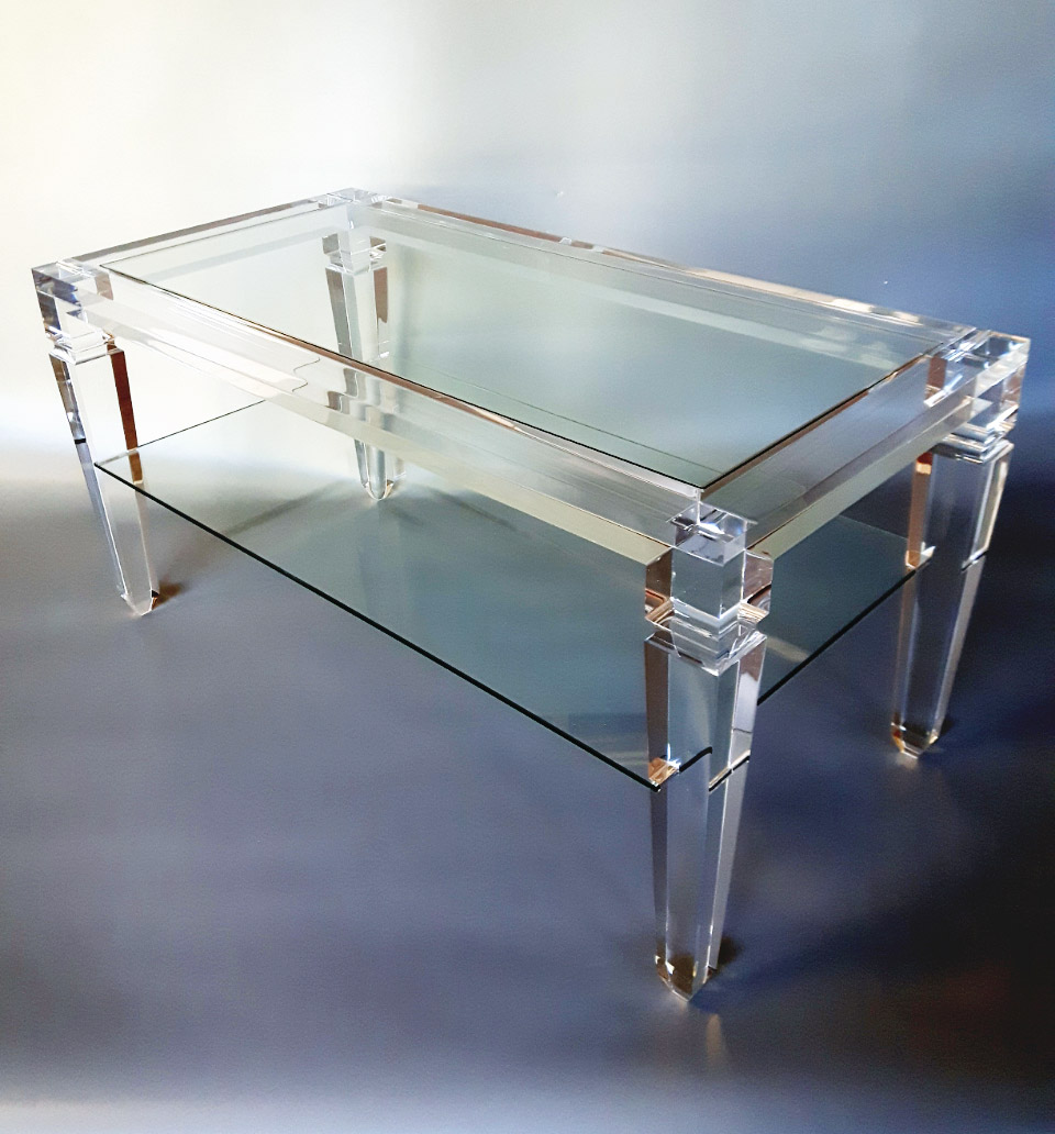 Table de salon avec étagère en verre